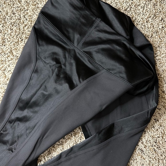 Lululemon Wunder Train high rise Satin Panels leggings, size 12 - Picture 4 of 5